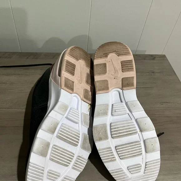 Nike Air black and pink. Size 8.5. - Picture 5 of 5